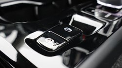 2025 (75) VOLVO XC40 2.0 B4P Ultra Dark 5dr Auto *VAT QUALIFYING* 5223497