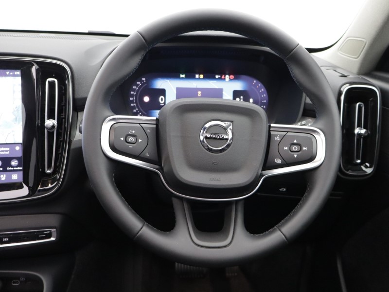 2025 (75) VOLVO XC40 2.0 B4P Ultra Dark 5dr Auto *VAT QUALIFYING* 5223485