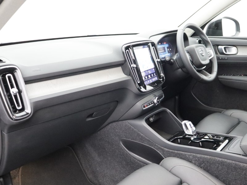 2025 (75) VOLVO XC40 2.0 B4P Ultra Dark 5dr Auto *VAT QUALIFYING* 5223477