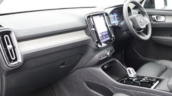 2025 (75) VOLVO XC40 2.0 B4P Ultra Dark 5dr Auto *VAT QUALIFYING* 5223477