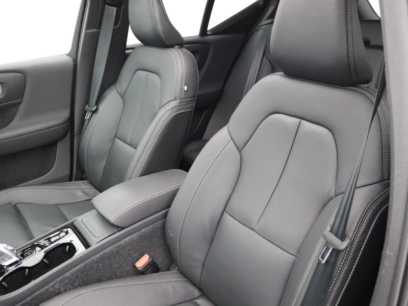 2025 (75) VOLVO XC40 2.0 B4P Ultra Dark 5dr Auto *VAT QUALIFYING* 5223476