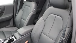 2025 (75) VOLVO XC40 2.0 B4P Ultra Dark 5dr Auto *VAT QUALIFYING* 5223476