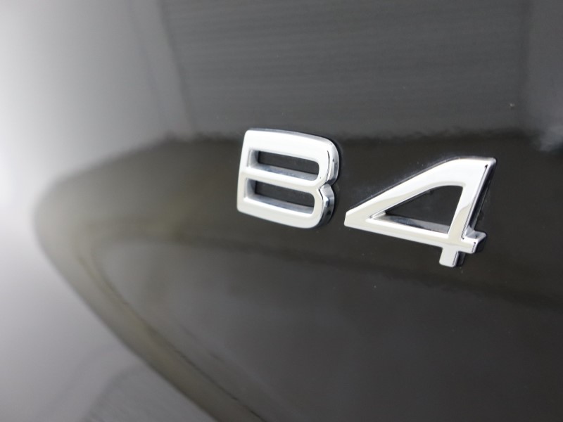 2025 (75) VOLVO XC40 2.0 B4P Ultra Dark 5dr Auto *VAT QUALIFYING* 5223455
