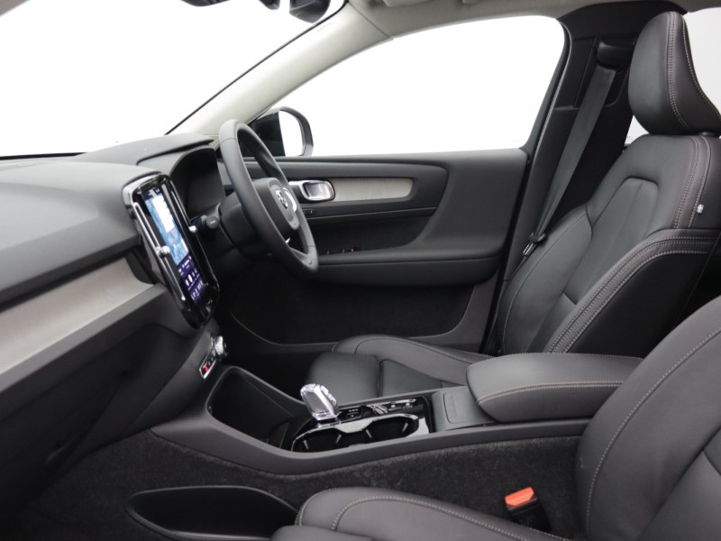 2025 (75) VOLVO XC40 2.0 B4P Ultra Dark 5dr Auto *VAT QUALIFYING* 5223463