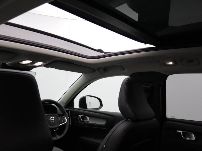2025 (75) VOLVO XC40 2.0 B4P Ultra Dark 5dr Auto *VAT QUALIFYING* 5223465