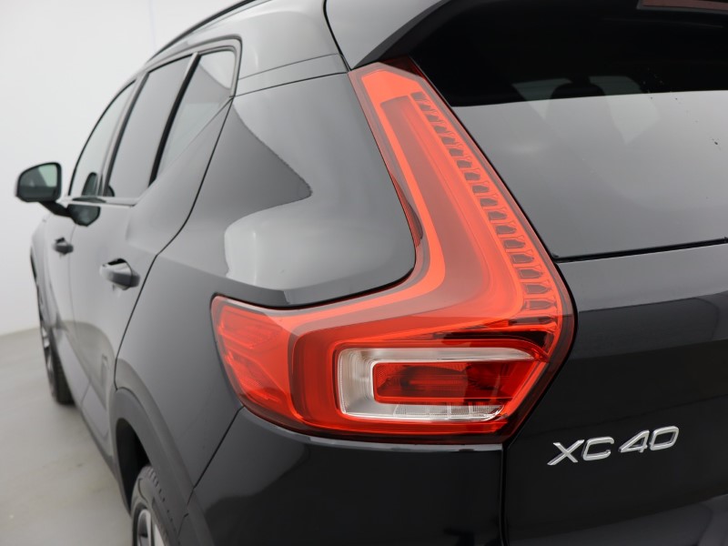 2025 (75) VOLVO XC40 2.0 B4P Ultra Dark 5dr Auto *VAT QUALIFYING* 5223453