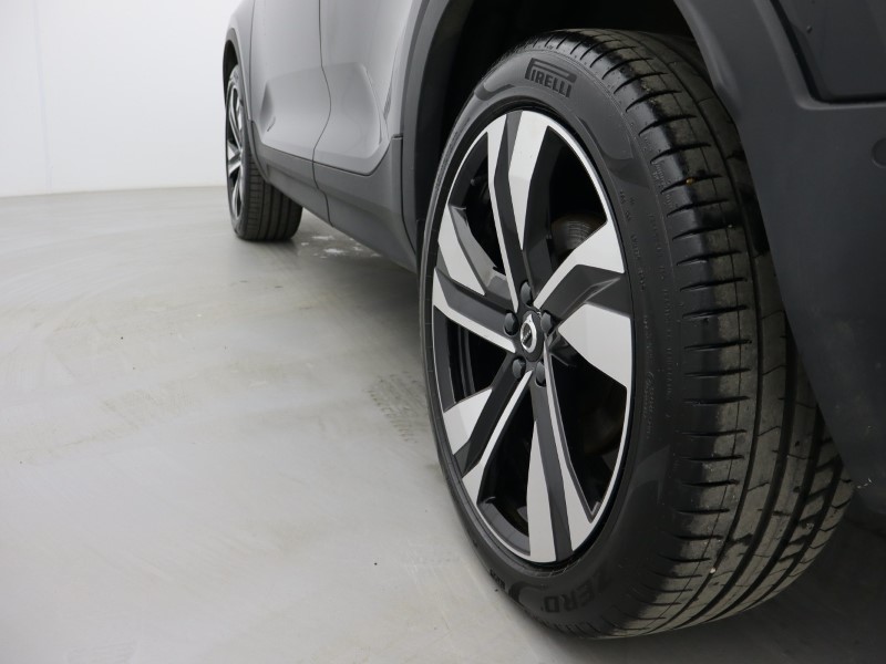 2025 (75) VOLVO XC40 2.0 B4P Ultra Dark 5dr Auto *VAT QUALIFYING* 5223458