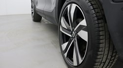 2025 (75) VOLVO XC40 2.0 B4P Ultra Dark 5dr Auto *VAT QUALIFYING* 5223458