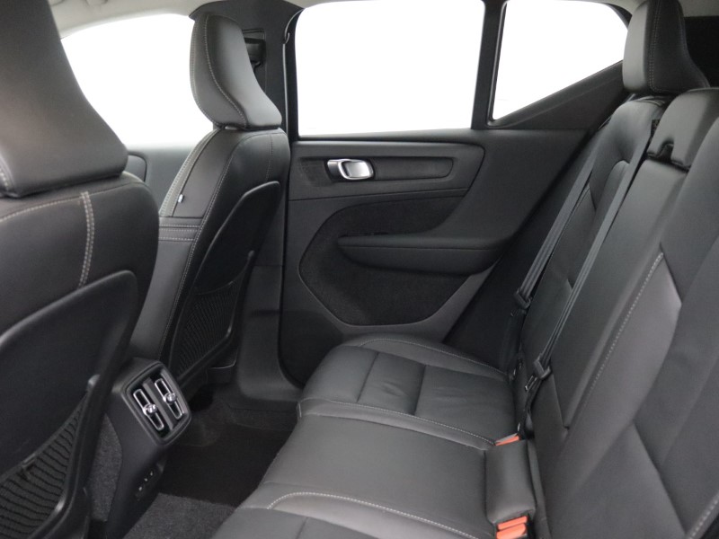 2025 (75) VOLVO XC40 2.0 B4P Ultra Dark 5dr Auto *VAT QUALIFYING* 5223462