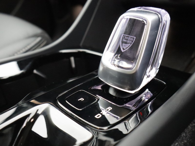 2025 (75) VOLVO XC40 2.0 B4P Ultra Dark 5dr Auto *VAT QUALIFYING* 5137978