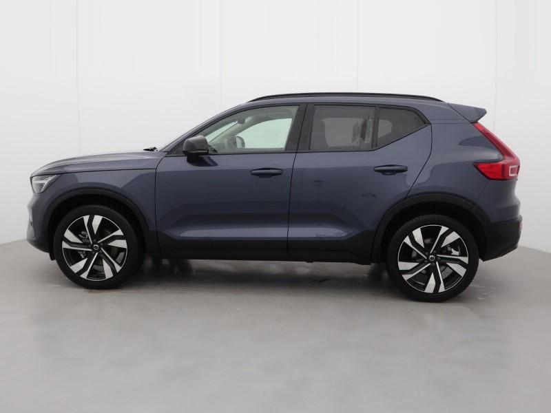 2025 (75) VOLVO XC40 2.0 B4P Ultra Dark 5dr Auto *VAT QUALIFYING* 5137935