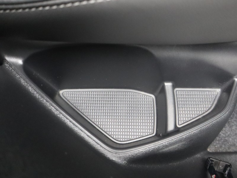 2025 (75) VOLVO XC40 2.0 B4P Ultra Dark 5dr Auto *VAT QUALIFYING* 5137962