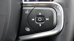 2025 (75) VOLVO XC40 2.0 B4P Ultra Dark 5dr Auto *VAT QUALIFYING* 5137970