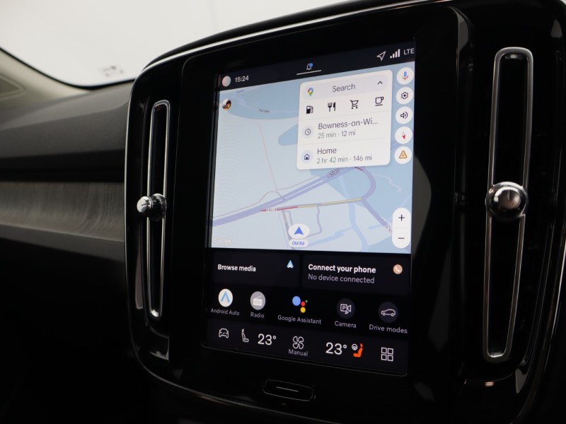 2025 (75) VOLVO XC40 2.0 B4P Ultra Dark 5dr Auto *VAT QUALIFYING* 5137971