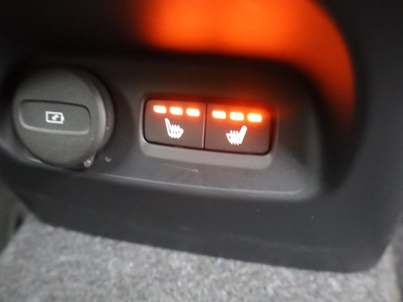 2025 (75) VOLVO XC40 2.0 B4P Ultra Dark 5dr Auto *VAT QUALIFYING* 5137966