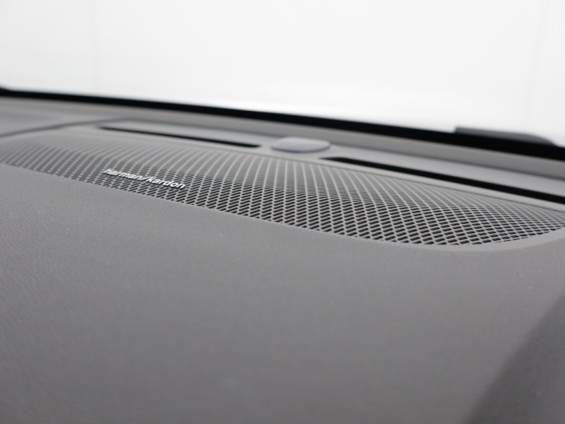 2025 (75) VOLVO XC40 2.0 B4P Ultra Dark 5dr Auto *VAT QUALIFYING* 5137981