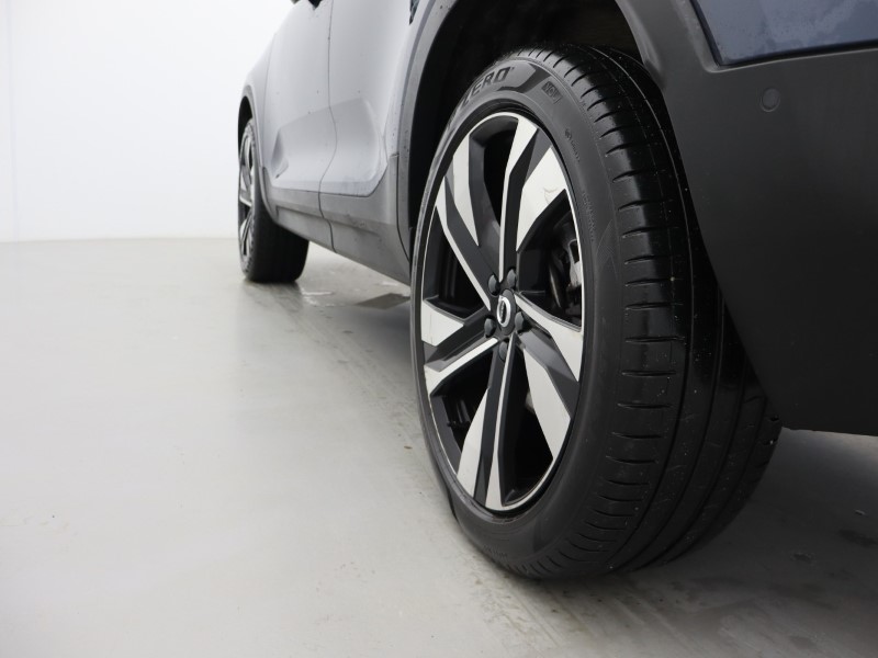 2025 (75) VOLVO XC40 2.0 B4P Ultra Dark 5dr Auto *VAT QUALIFYING* 5137952