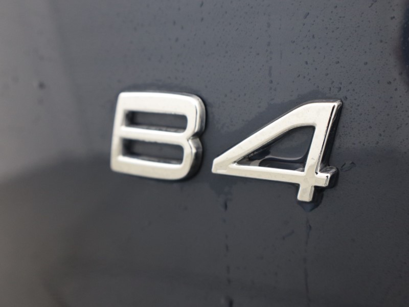 2025 (75) VOLVO XC40 2.0 B4P Ultra Dark 5dr Auto *VAT QUALIFYING* 5137947