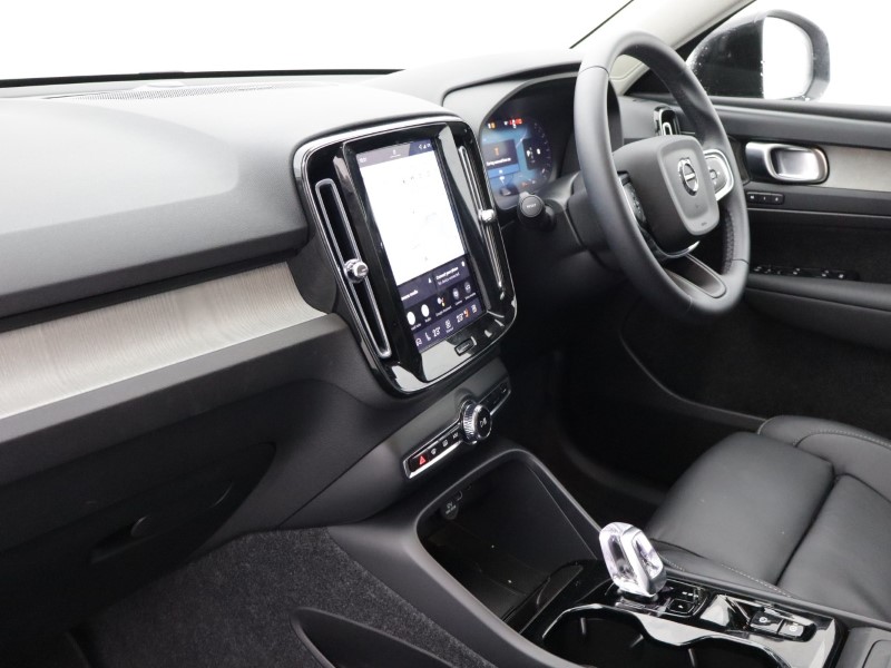 2025 (75) VOLVO XC40 2.0 B4P Ultra Dark 5dr Auto *VAT QUALIFYING* 5137959