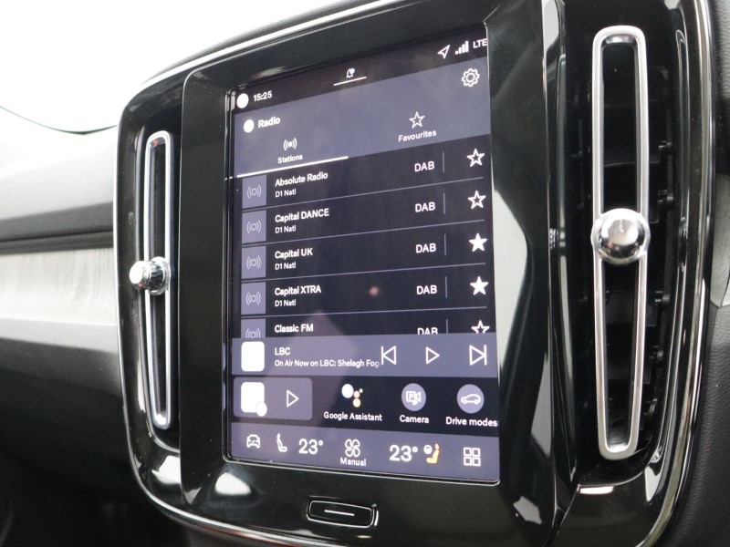 2025 (75) VOLVO XC40 2.0 B4P Ultra Dark 5dr Auto *VAT QUALIFYING* 5137973