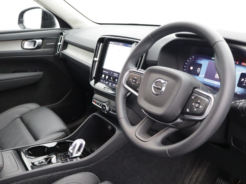 2025 (75) VOLVO XC40 2.0 B4P Ultra Dark 5dr Auto *VAT QUALIFYING* 5137956