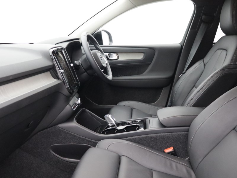2025 (75) VOLVO XC40 2.0 B4P Ultra Dark 5dr Auto *VAT QUALIFYING* 5137953