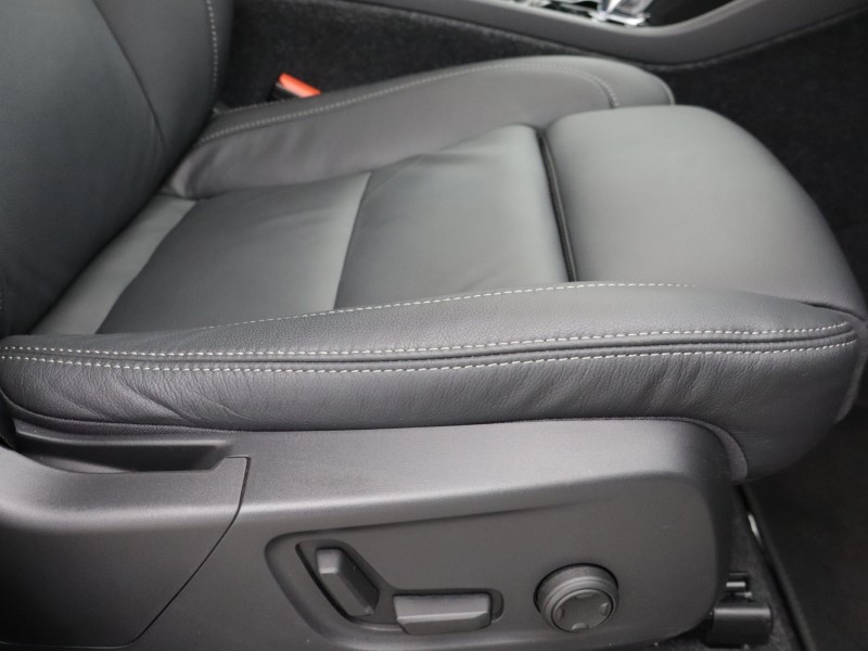 2025 (75) VOLVO XC40 2.0 B4P Ultra Dark 5dr Auto *VAT QUALIFYING* 5146982