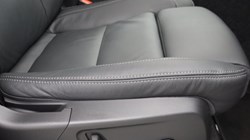 2025 (75) VOLVO XC40 2.0 B4P Ultra Dark 5dr Auto *VAT QUALIFYING* 5146982