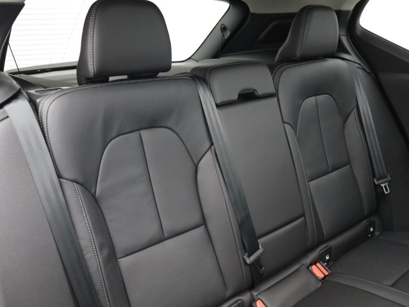 2025 (75) VOLVO XC40 2.0 B4P Ultra Dark 5dr Auto *VAT QUALIFYING* 5146992