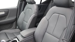 2025 (75) VOLVO XC40 2.0 B4P Ultra Dark 5dr Auto *VAT QUALIFYING* 5146986