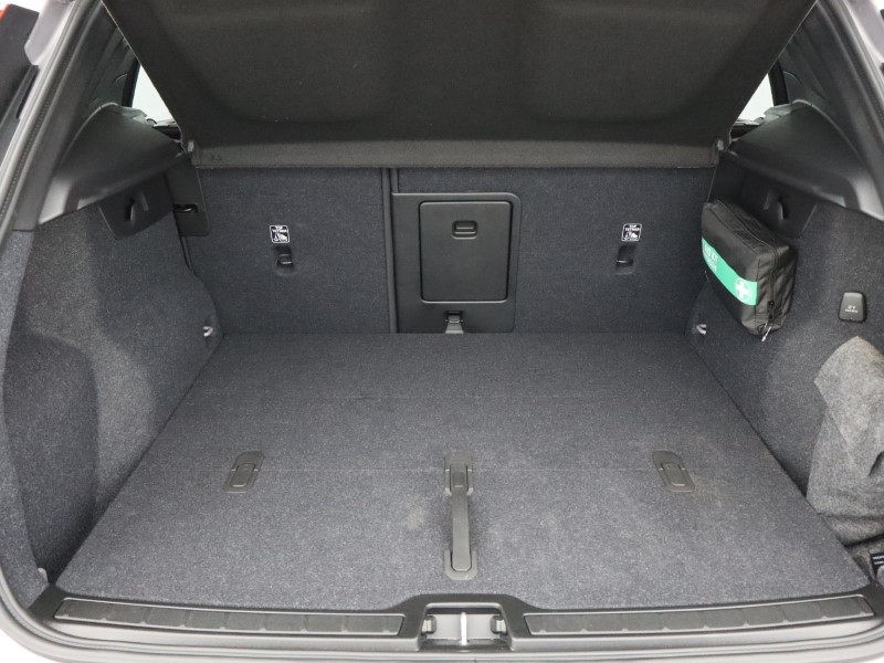 2025 (75) VOLVO XC40 2.0 B4P Ultra Dark 5dr Auto *VAT QUALIFYING* 5146969