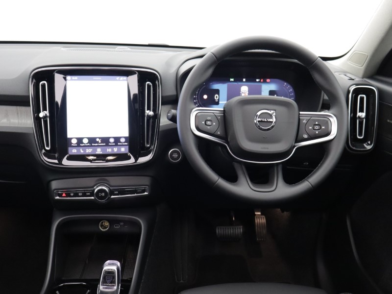 2025 (75) VOLVO XC40 2.0 B4P Ultra Dark 5dr Auto *VAT QUALIFYING* 5146994