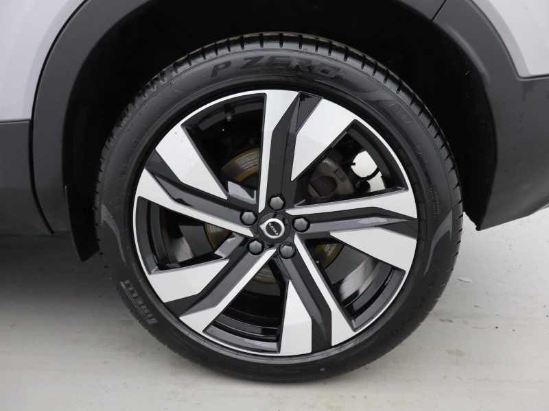 2025 (75) VOLVO XC40 2.0 B4P Ultra Dark 5dr Auto *VAT QUALIFYING* 5146972