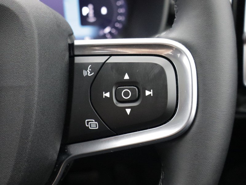 2025 (75) VOLVO XC40 2.0 B4P Ultra Dark 5dr Auto *VAT QUALIFYING* 5146997