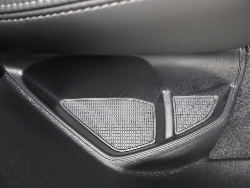 2025 (75) VOLVO XC40 2.0 B4P Ultra Dark 5dr Auto *VAT QUALIFYING* 5146989