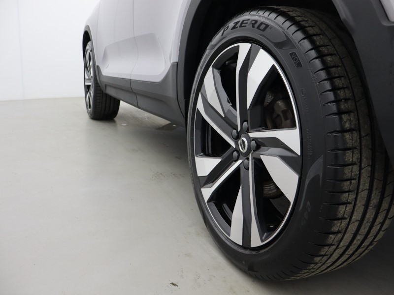 2025 (75) VOLVO XC40 2.0 B4P Ultra Dark 5dr Auto *VAT QUALIFYING* 5146973