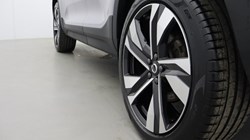 2025 (75) VOLVO XC40 2.0 B4P Ultra Dark 5dr Auto *VAT QUALIFYING* 5146973