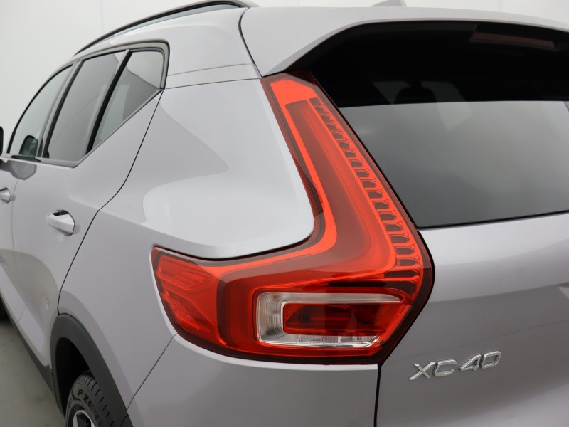 2025 (75) VOLVO XC40 2.0 B4P Ultra Dark 5dr Auto *VAT QUALIFYING* 5146966