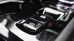 2025 (75) VOLVO XC40 2.0 B4P Ultra Dark 5dr Auto *VAT QUALIFYING* 5147007