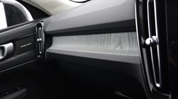 2025 (75) VOLVO XC40 2.0 B4P Ultra Dark 5dr Auto *VAT QUALIFYING* 5147008