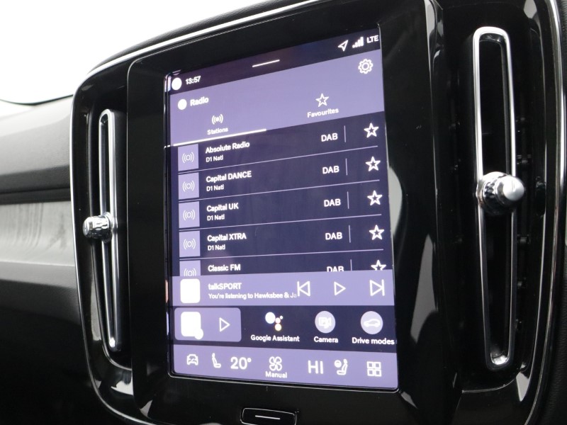 2025 (75) VOLVO XC40 2.0 B4P Ultra Dark 5dr Auto *VAT QUALIFYING* 5147001