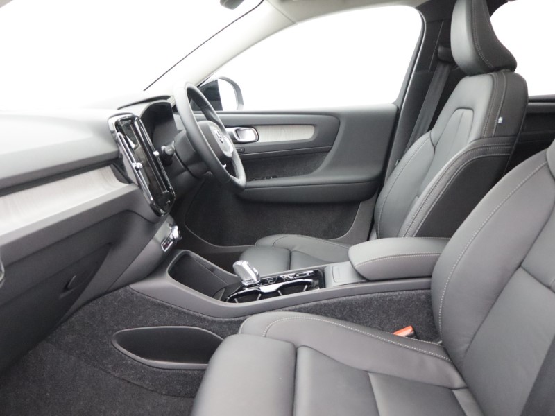 2025 (75) VOLVO XC40 2.0 B4P Ultra Dark 5dr Auto *VAT QUALIFYING* 5146974