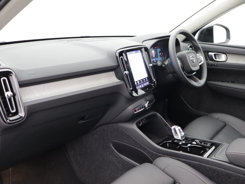 2025 (75) VOLVO XC40 2.0 B4P Ultra Dark 5dr Auto *VAT QUALIFYING* 5146987