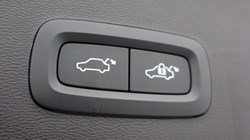 2025 (75) VOLVO XC40 2.0 B4P Ultra Dark 5dr Auto *VAT QUALIFYING* 5146970