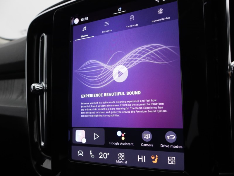 2025 (75) VOLVO XC40 2.0 B4P Ultra Dark 5dr Auto *VAT QUALIFYING* 5147004