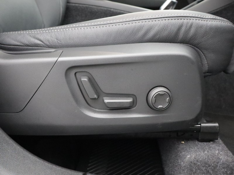 2025 (75) VOLVO XC40 2.0 B4P Ultra Dark 5dr Auto *VAT QUALIFYING* 5146981