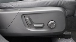 2025 (75) VOLVO XC40 2.0 B4P Ultra Dark 5dr Auto *VAT QUALIFYING* 5146981