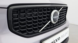 2025 (75) VOLVO XC40 2.0 B4P Ultra Dark 5dr Auto *VAT QUALIFYING* 5146961