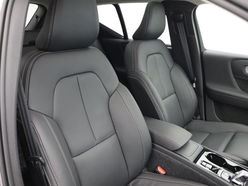 2025 (75) VOLVO XC40 2.0 B4P Ultra Dark 5dr Auto *VAT QUALIFYING* 5146983