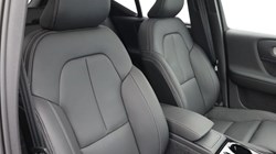 2025 (75) VOLVO XC40 2.0 B4P Ultra Dark 5dr Auto *VAT QUALIFYING* 5146983